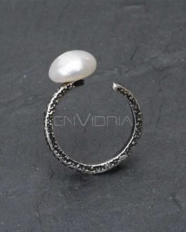 Anillo abierto ajustable de plata en color plata envejecida con perla natural de agua dulce