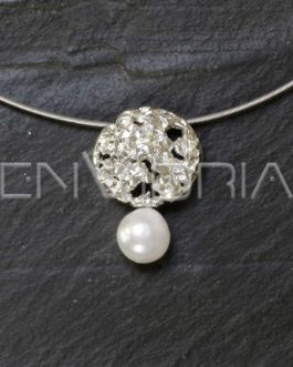Colgante redondo de plata en color brillo con perla natural de agua dulce y cordón de acero