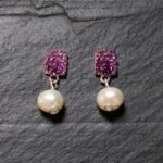 Pendiente cuadrado con perla natural de agua dulce en plata de color lila